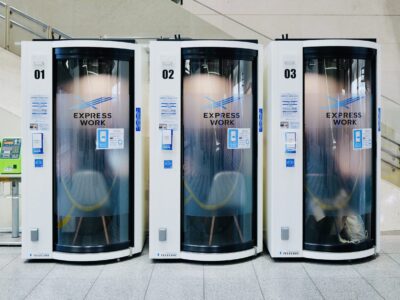 Japonia, budki do pracy w podróży. „Express Work” w akcji